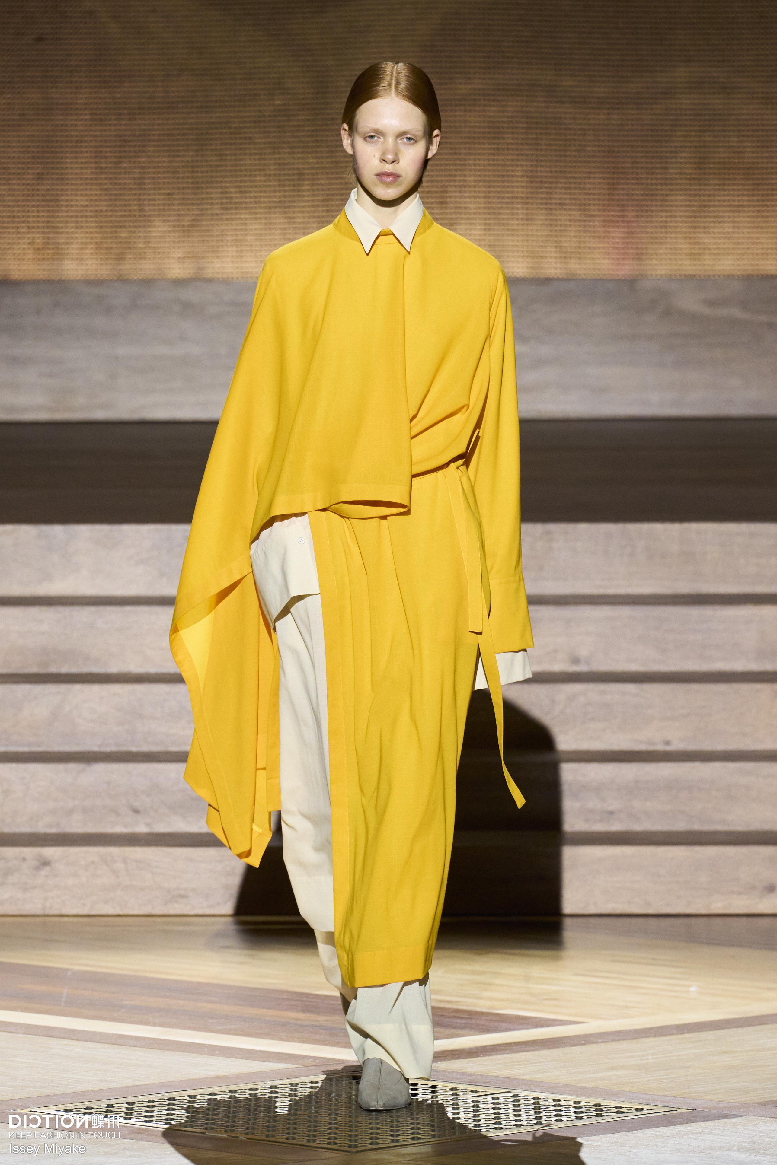 Issey_Miyake_71554170.jpg