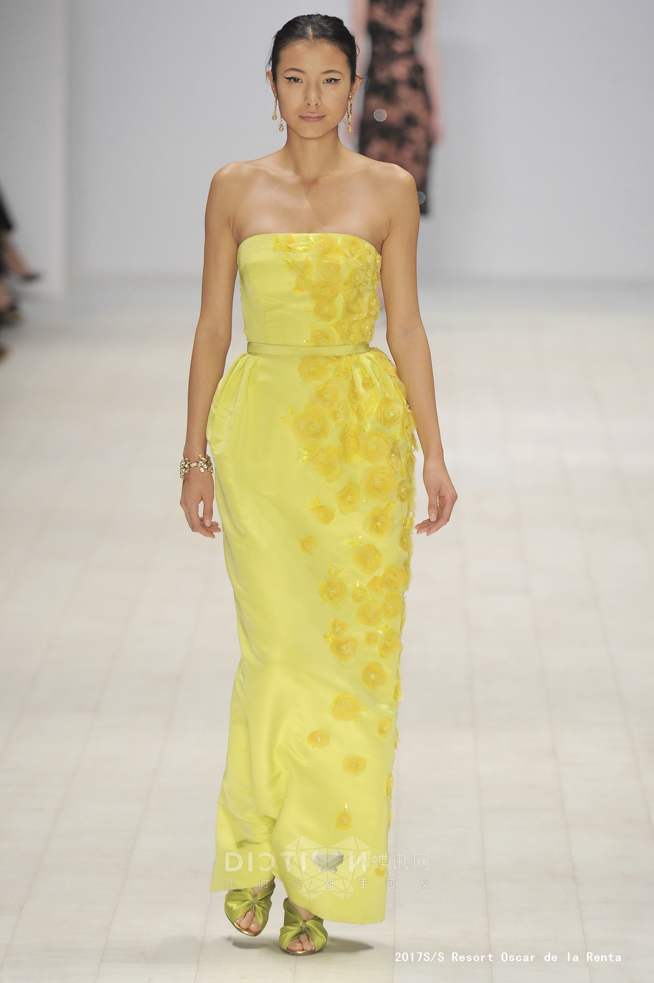 Oscar_de_la_Renta_2017早春_悉尼_禮服_寫實花卉_32439507.jpg